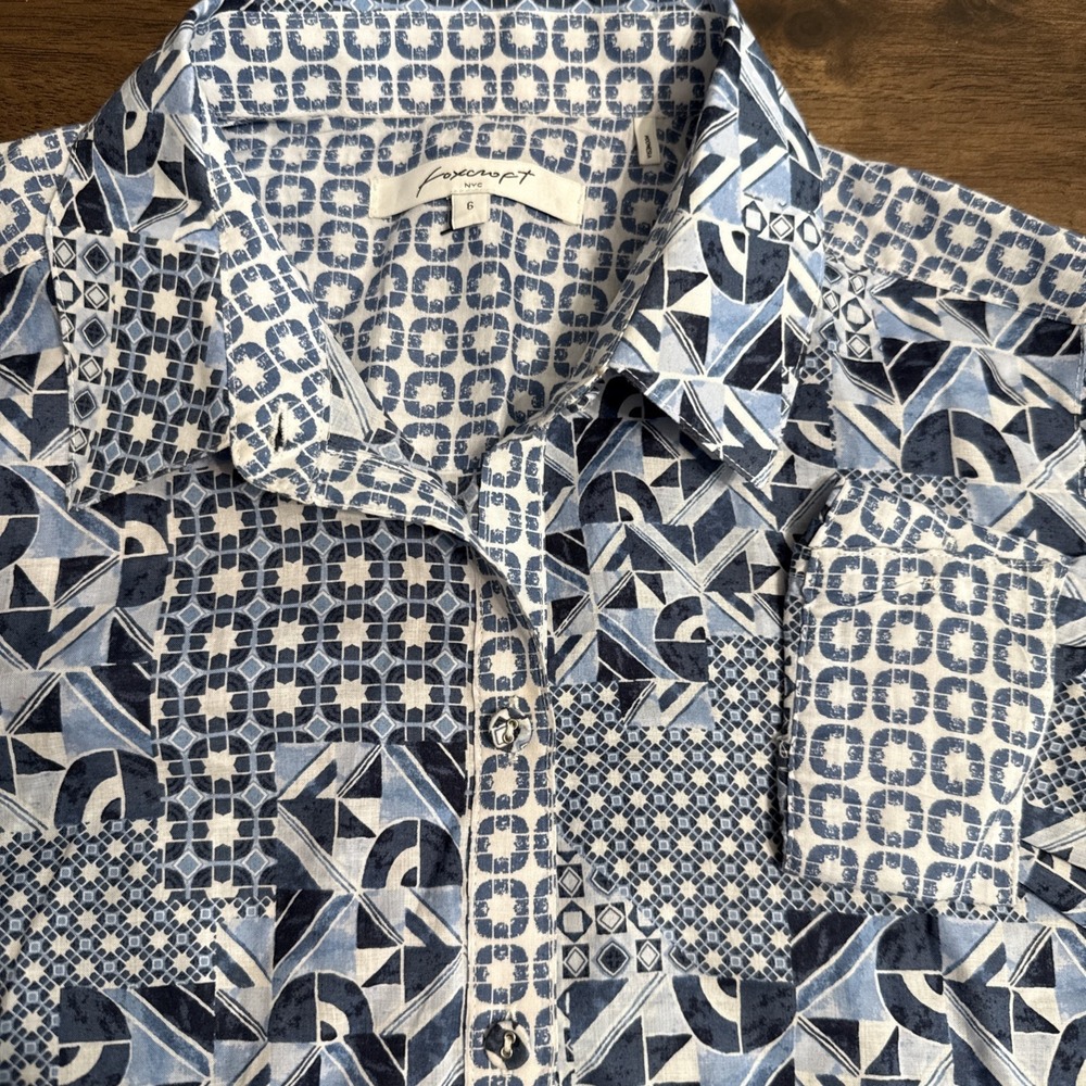 Foxcroft Women's Button Front Shirt Size 6‎ Blue White Geometric Flip Cuff